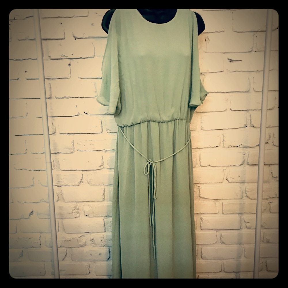 Minty long cold shoulder crepe dress